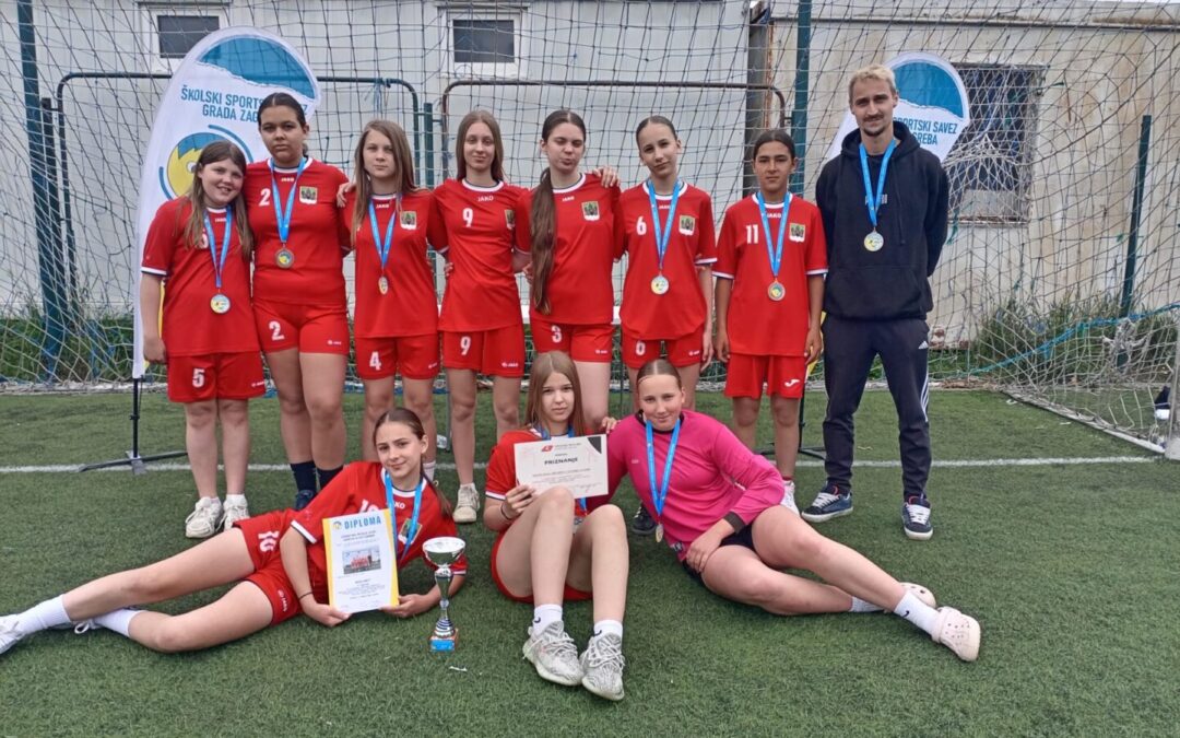 Brončana medalja na poluzavršnici natjecanja skupine Sjever u nogometu za djevojčice.!